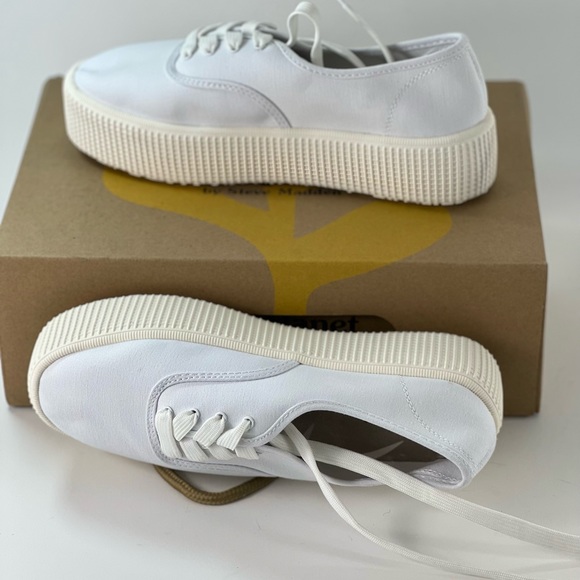 Steve Madden Stream White Fabric - Picture 3 of 5